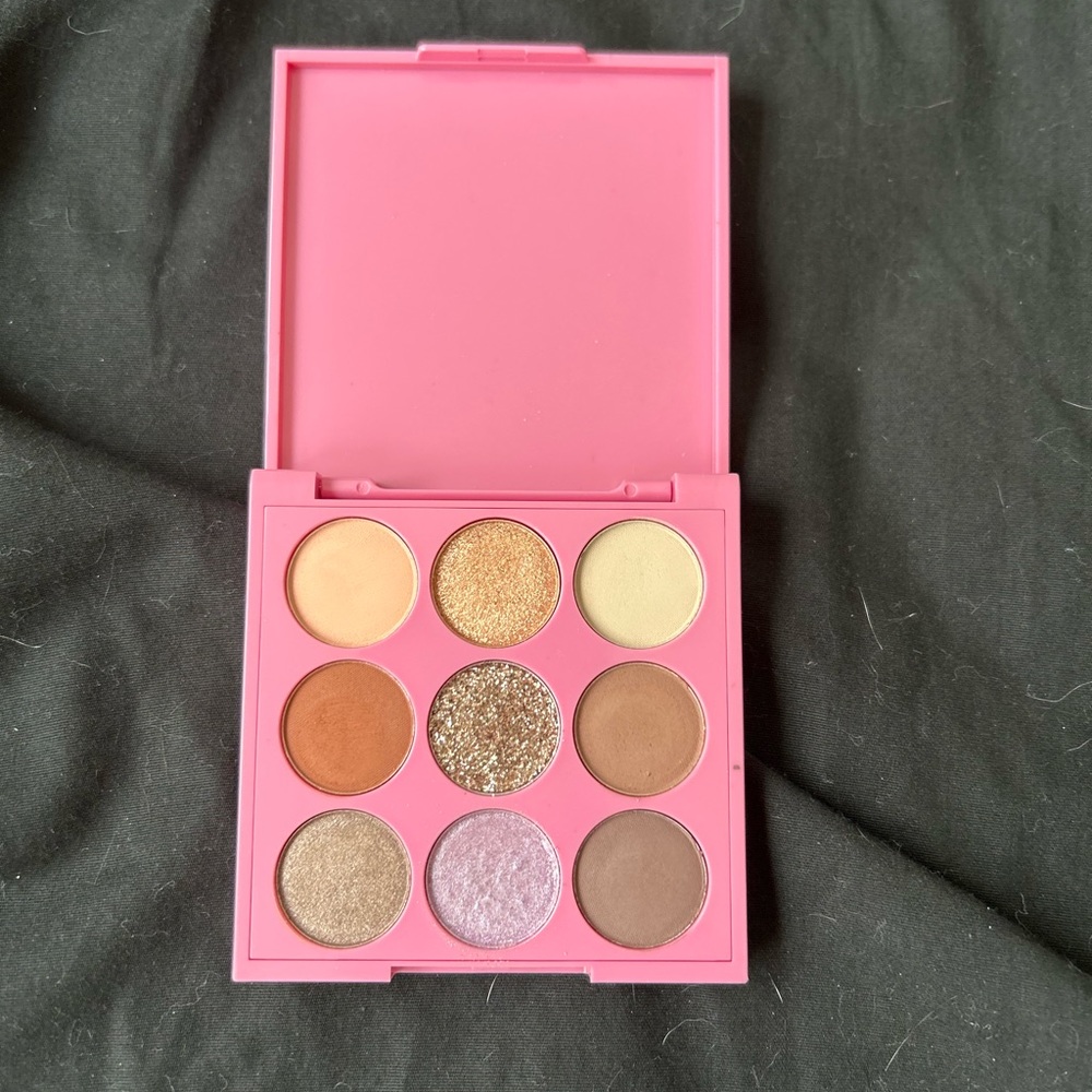 Lucky Chick eyeshadow palette